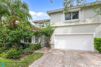 1015 Corkwood St in Hollywood, FL - Building Photo - Building Photo