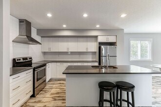 11512-11587 87 St NW in Edmonton, AB - Building Photo - Building Photo