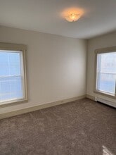 369 Dubuque St, Unit 2 in Manchester, NH - Building Photo - Building Photo