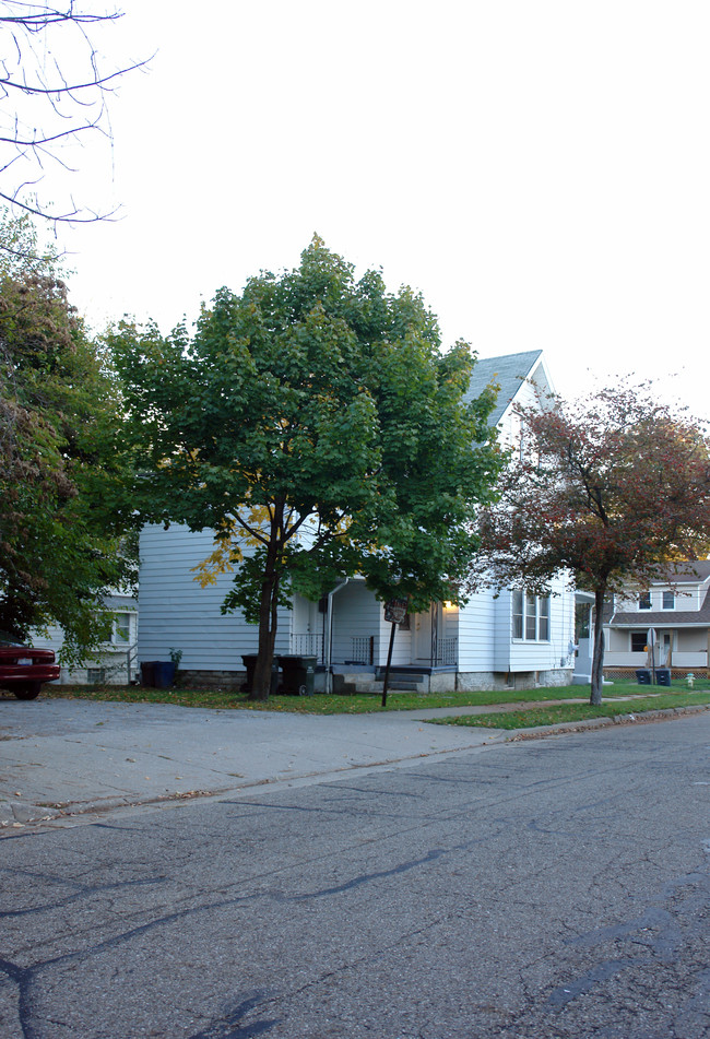 1177 Milton St in Akron, OH - Foto de edificio - Building Photo