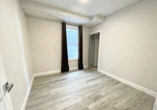 23 Newport St, Unit 2 in Boston, MA - Foto de edificio - Building Photo