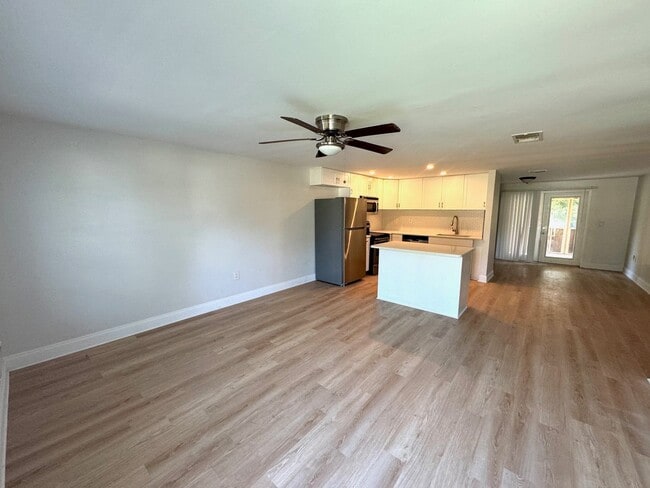 6057 Carlton Ave in Sarasota, FL - Building Photo - Building Photo