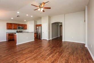 9727 Cypress Harbor Dr in Gibsonton, FL - Building Photo - Building Photo