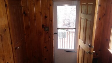 27 Maple St, Unit 2 in Oneonta, NY - Building Photo - Building Photo