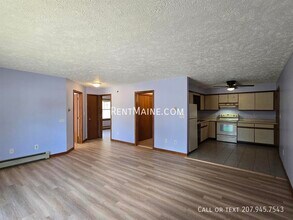 10 Hartley St in Lewiston, ME - Building Photo - Building Photo