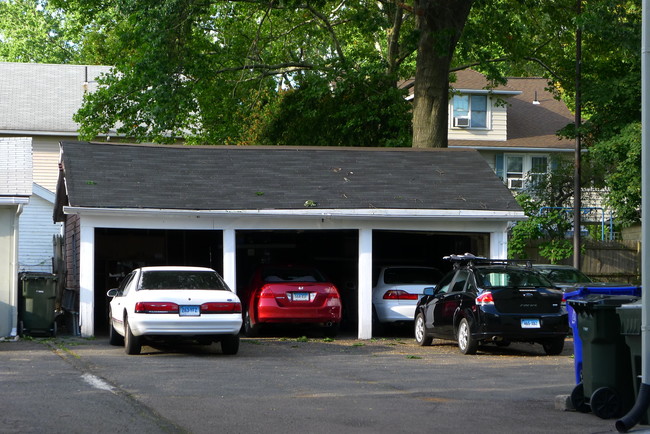 22 Fairview St in West Hartford, CT - Building Photo - Building Photo