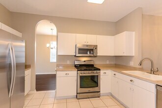 1842 Linton Ln in Trinity, FL - Foto de edificio - Building Photo