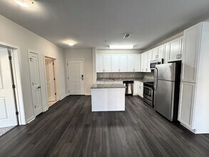 One Glover in Norwalk, CT - Foto de edificio - Building Photo