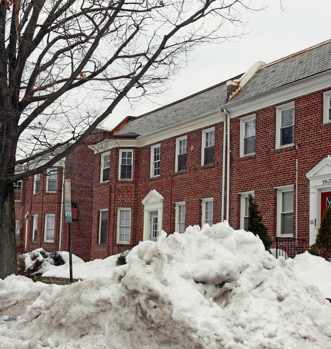 3921 W St NW in Washington, DC - Building Photo - Building Photo