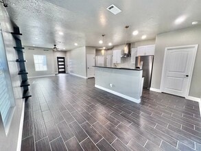 930 E Glorietta Dr in Hobbs, NM - Building Photo - Building Photo