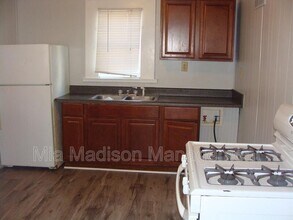 1226 E Henry St in Savannah, GA - Building Photo - Building Photo