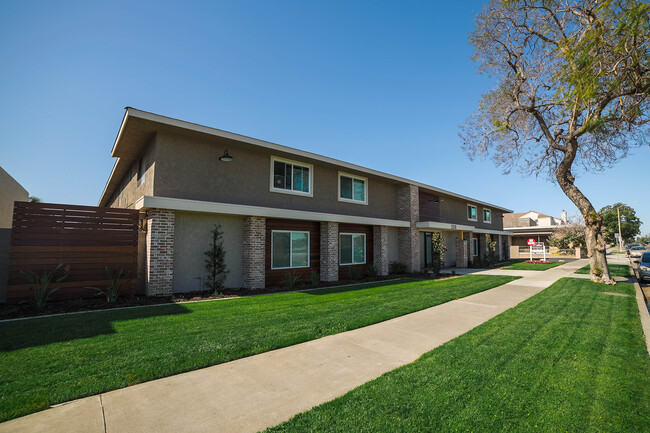 Renaissance Apartments in Anaheim, CA - Building Photo - Building Photo