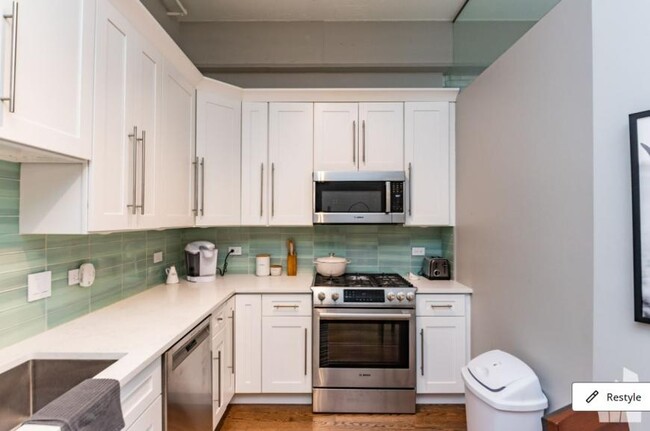property at 1000 W Adams St