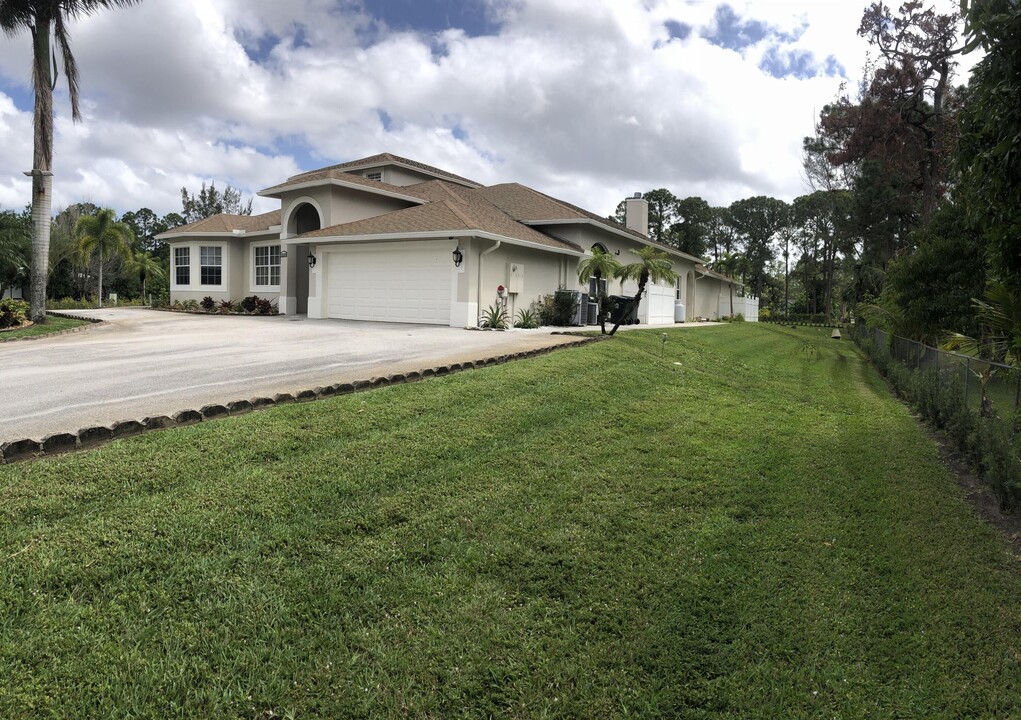 11538 Persimmon Blvd in West Palm Beach, FL - Building Photo