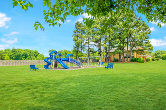 Doral Apartments in Charlotte, NC - Building Photo - Building Photo