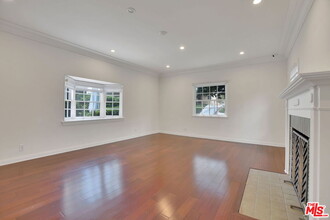 1512 Pandora Ave in Los Angeles, CA - Foto de edificio - Building Photo