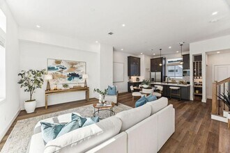 2125 Hoskins Dr in Houston, TX - Building Photo - Building Photo