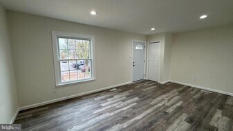 830 Oyster Bay Harbour in Pasadena, MD - Building Photo