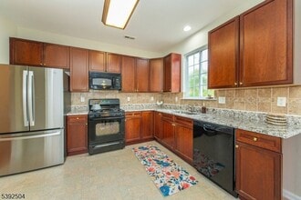 36 Winding Hill Dr in Hackettstown, NJ - Building Photo - Building Photo