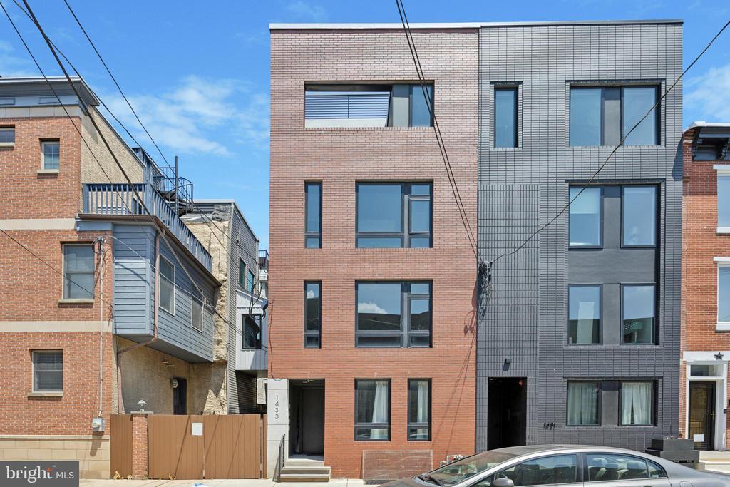 1433 Fitzwater St in Philadelphia, PA - Building Photo