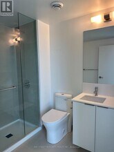 8-5118 Wellesley St W in Toronto, ON - Building Photo - Building Photo