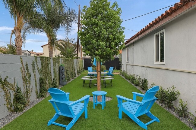 13035 San Fernando Rd in Los Angeles, CA - Building Photo - Building Photo