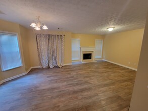 6071 Grovegate Ln in Tucker, GA - Foto de edificio - Building Photo