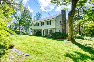 226 Stanwich Rd in Greenwich, CT - Building Photo - Building Photo
