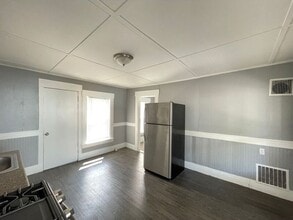 421 Spruce St in Manchester, NH - Building Photo - Building Photo