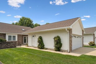 4307 Briarwood Dr in Cedar Falls, IA - Building Photo