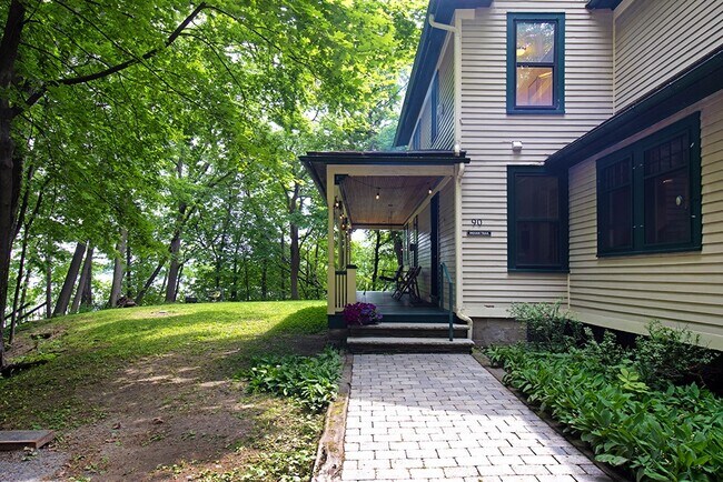 90 Indian Trl Ave in Rochester, NY - Building Photo - Building Photo