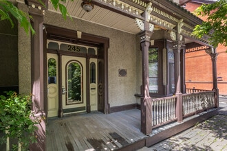 Laurier Apartments in Ottawa, ON - Building Photo - Building Photo