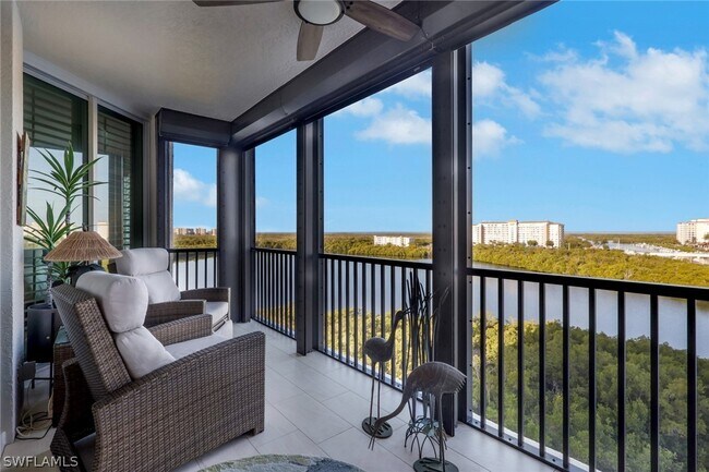 420 Cove Tower Dr in Naples, FL - Building Photo - Building Photo