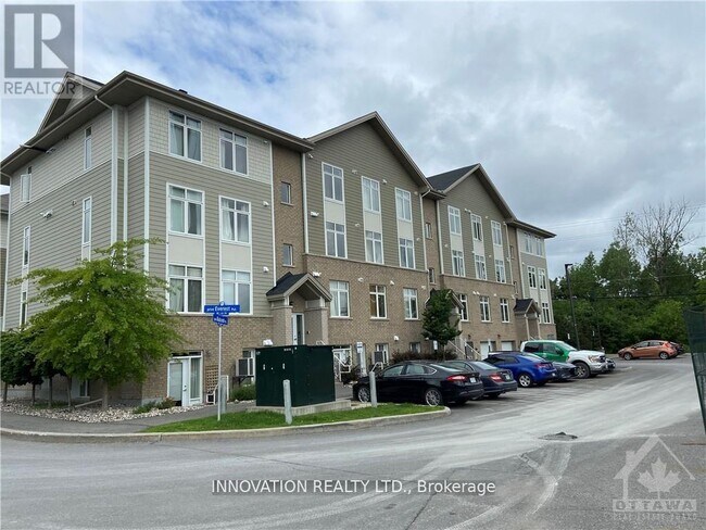857 Blackcomb Private in Ottawa, ON - Building Photo - Building Photo