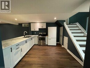 11 Yorkdale Crescent in Hamilton, ON - Building Photo - Building Photo