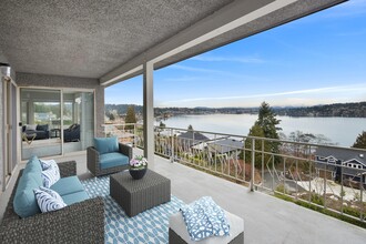 Sheridan Beach Terrace in Lake Forest Park, WA - Building Photo - Building Photo