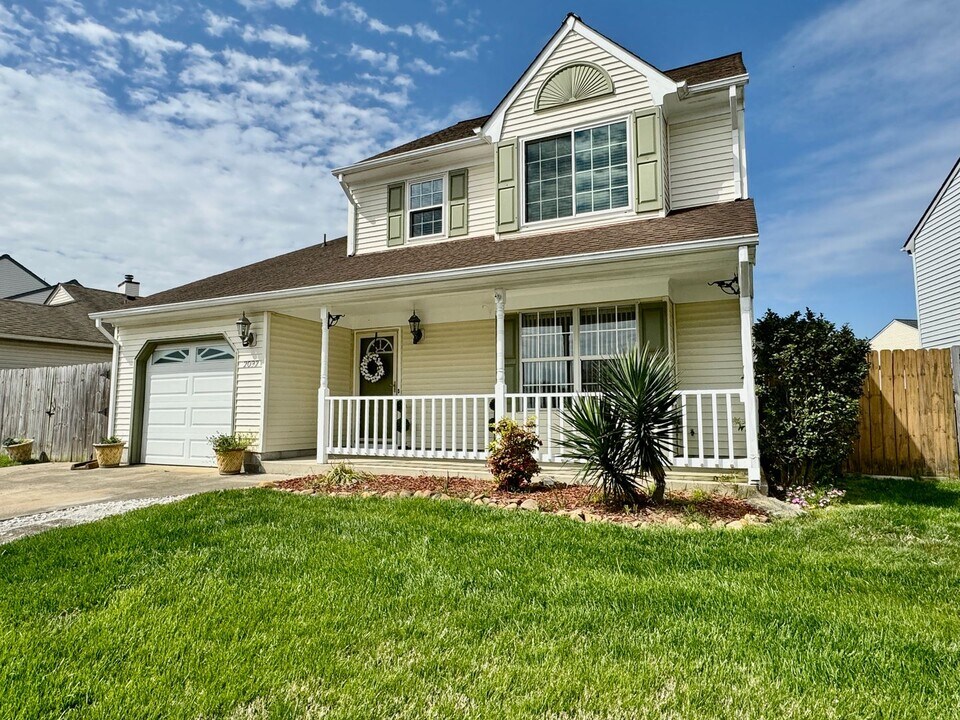 2092 Rock Lake Loop in Virginia Beach, VA - Building Photo