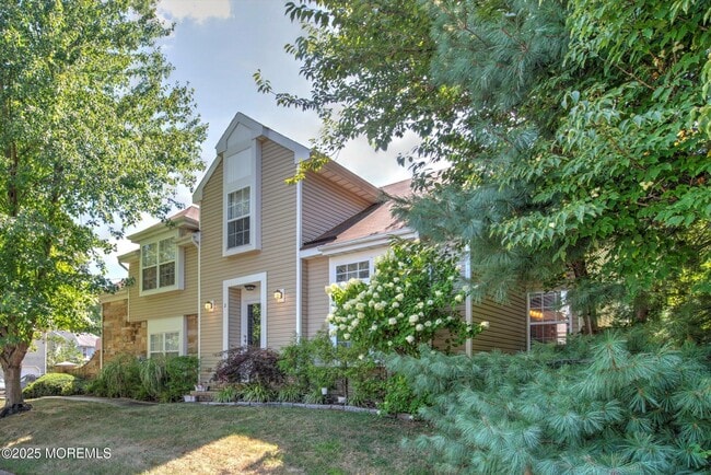 2 Kentucky Way in Freehold, NJ - Building Photo - Building Photo