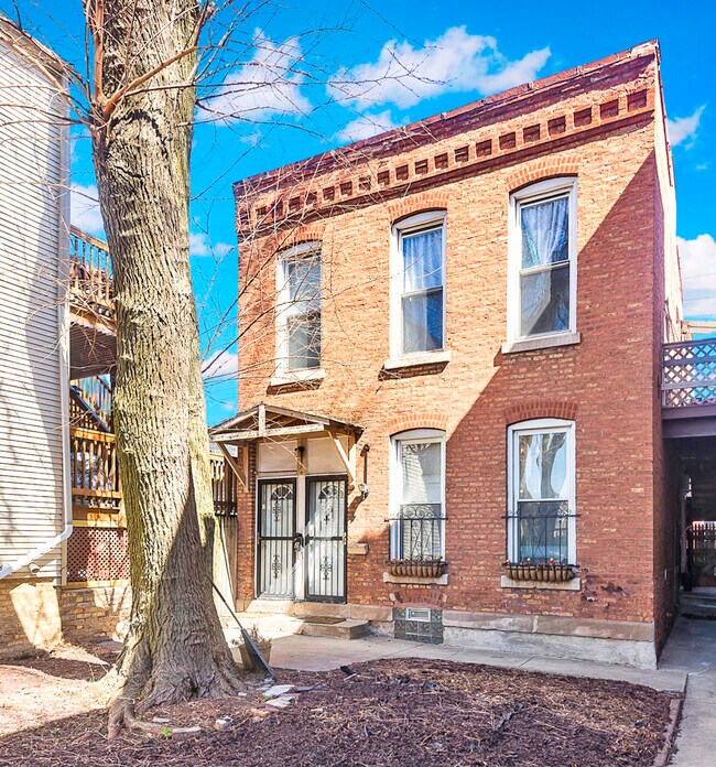 2279 N Clybourn Ave, Unit 1 in Chicago, IL - Building Photo - Building Photo