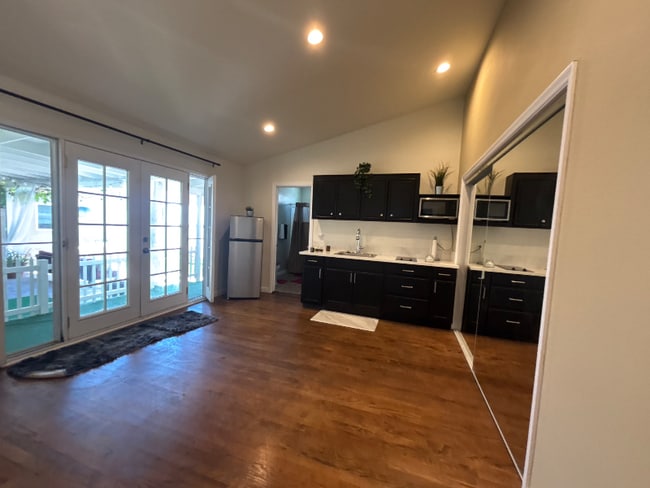 4223 coyotes Diag in Lakewood, CA - Building Photo - Building Photo