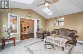 236 B Inverhuron Crescent in Waterloo, ON - Building Photo - Building Photo