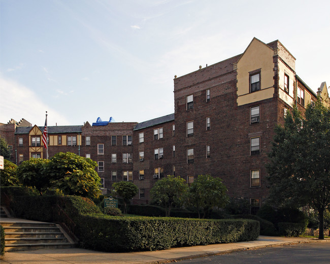 Fieldston Garden Apartments in Riverdale, NY - Foto de edificio - Building Photo