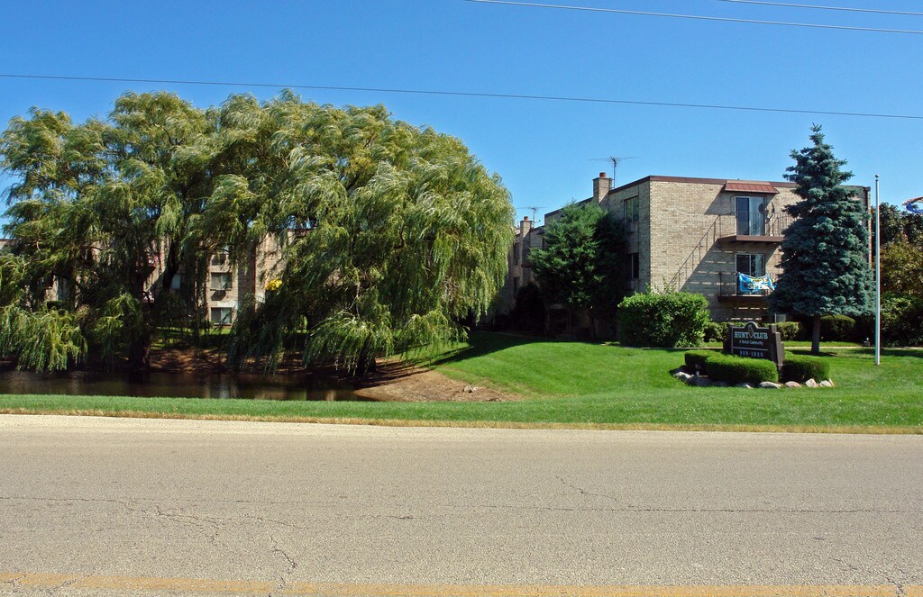 Hunt Club Apartments Wheeling, IL Apartments
