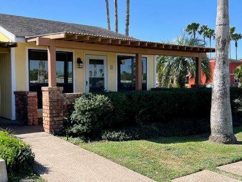 1414 Palo Blanco Dr in Port Isabel, TX - Foto de edificio