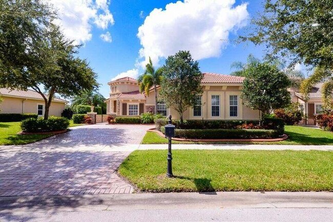 9895 SW Nuova Way in Port St. Lucie, FL - Building Photo - Building Photo