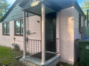 902 Sycamore Ave in Charleston, SC - Building Photo - Building Photo