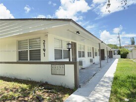 2191 NE 167th St in North Miami Beach, FL - Building Photo