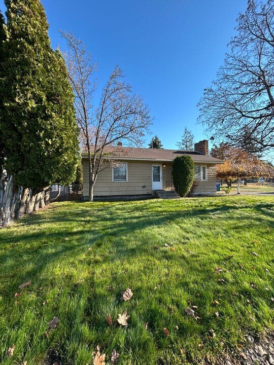 621 S University Rd in Spokane Valley, WA - Building Photo
