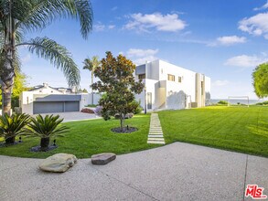 30020 Morning View Dr in Malibu, CA - Building Photo - Building Photo