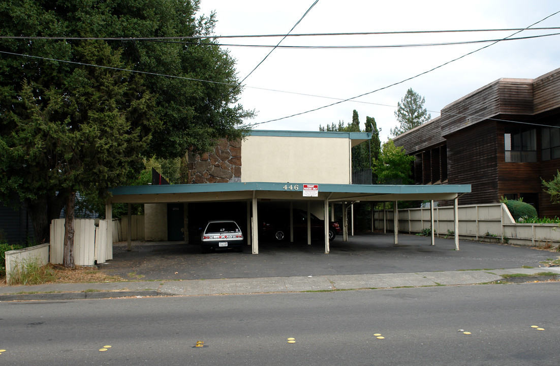 446 S E St in Santa Rosa, CA - Foto de edificio